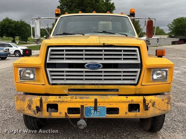 Image of Ford F-800 equipment image 1