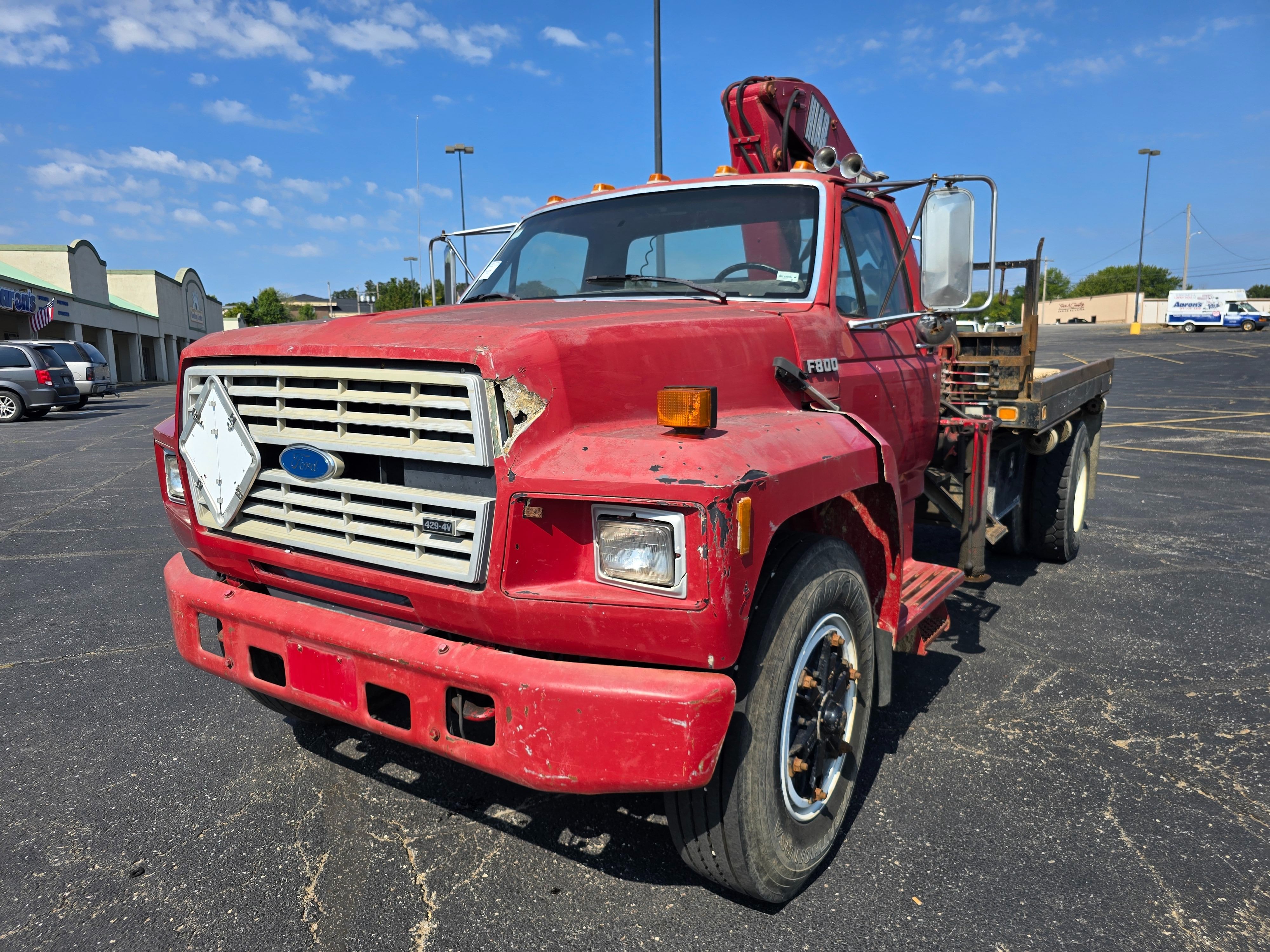 1990 Ford F-800 Equipment Image0