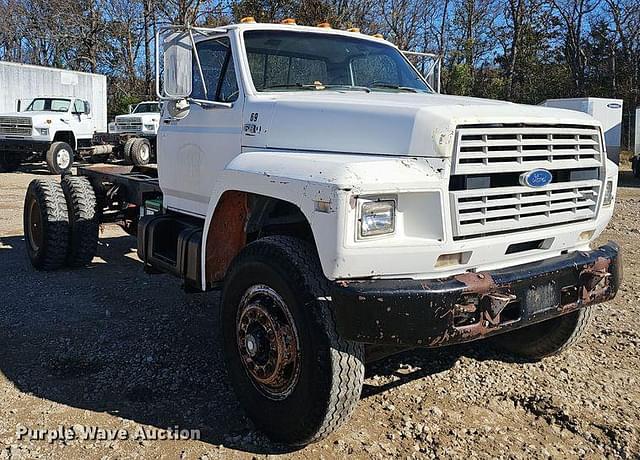 Image of Ford F-800 equipment image 2