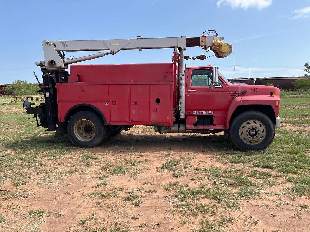 Image of Ford F-800 Primary image