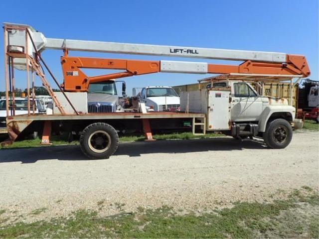 Image of Ford F-880 equipment image 2