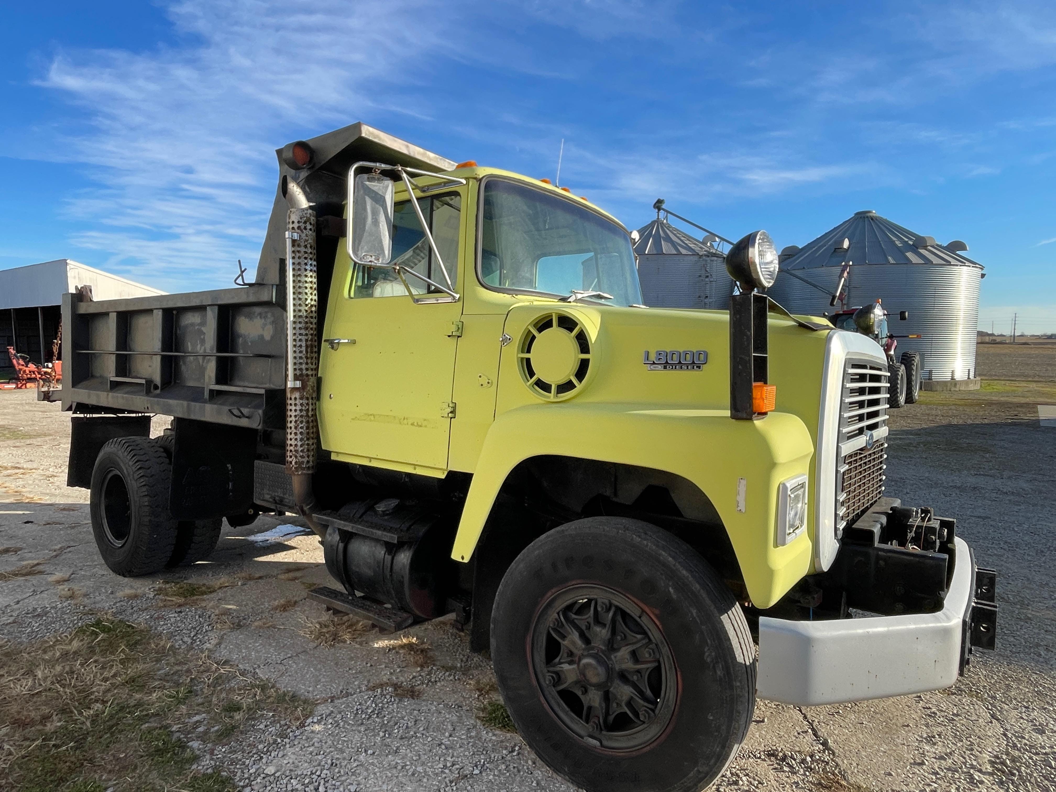 Main image Ford L8000