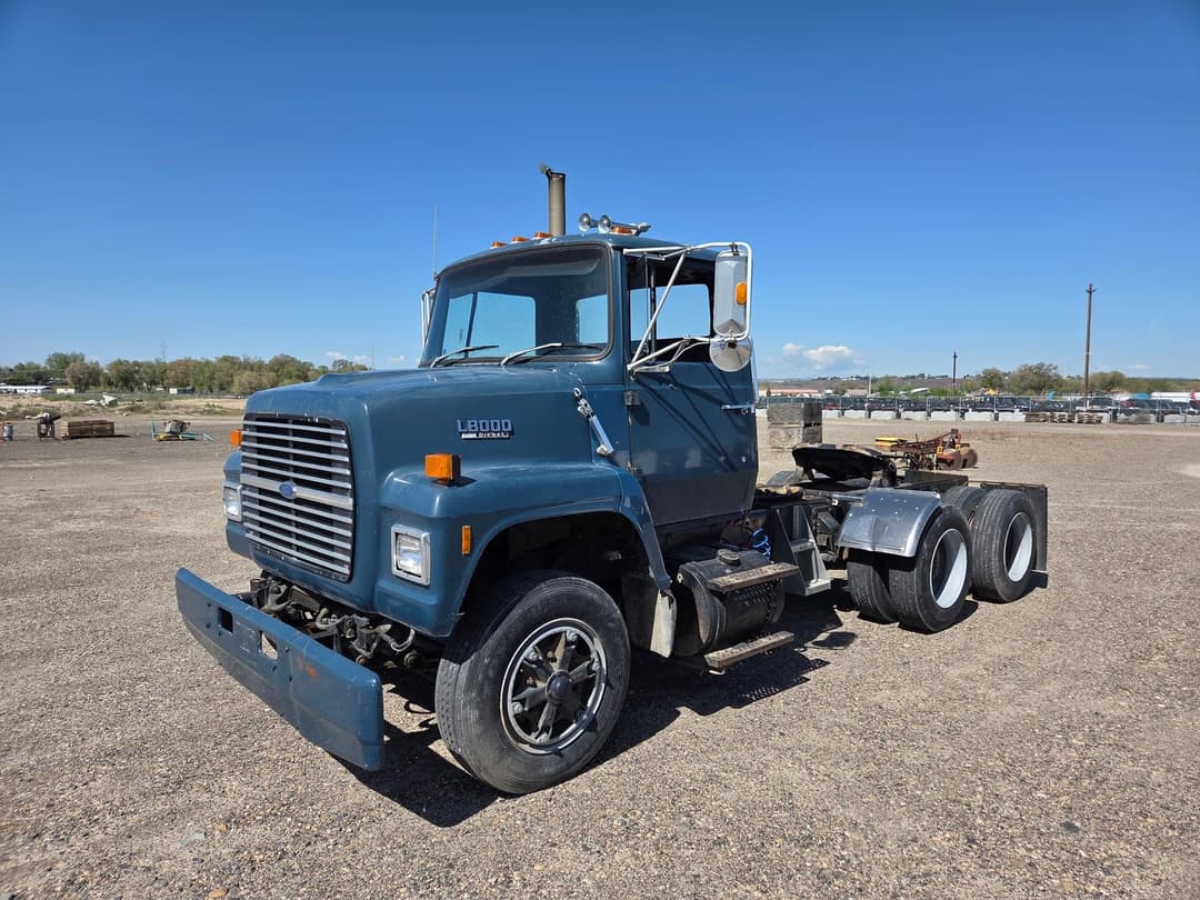 Image of Ford L8000 Primary image