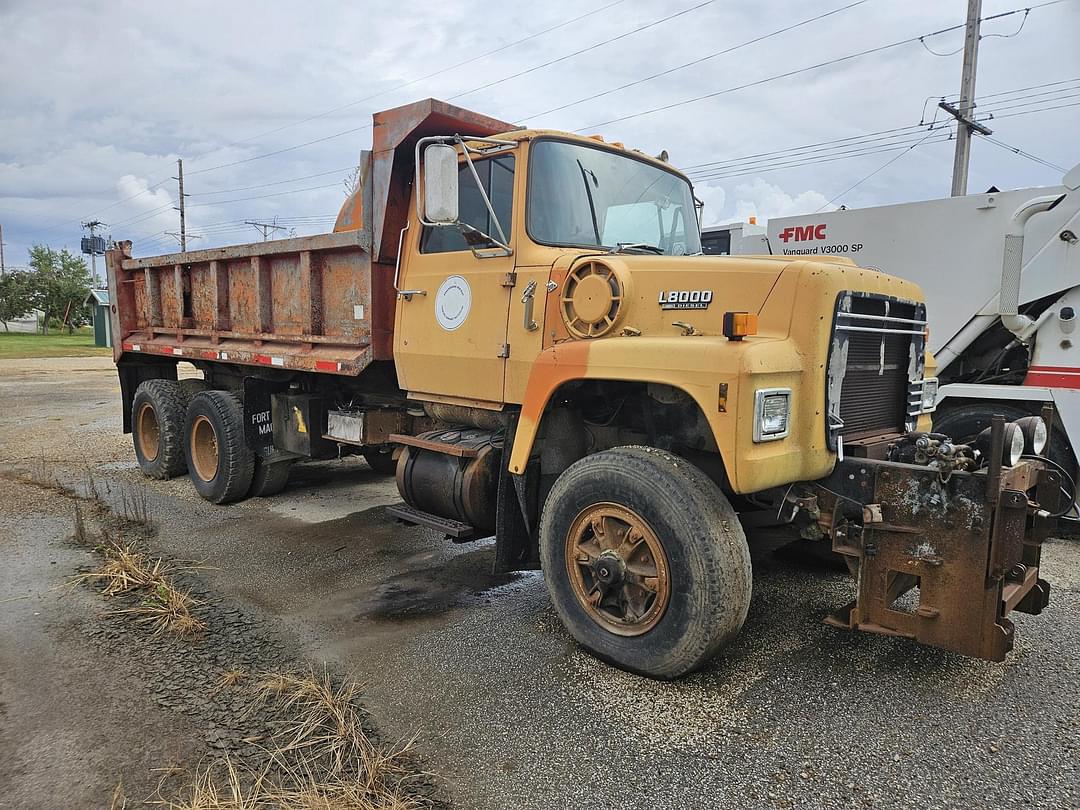 Image of Ford L8000 Primary image