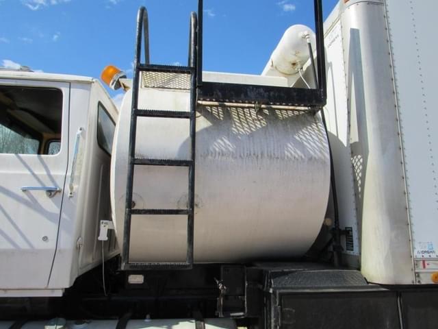 Image of Ford L8000 equipment image 4