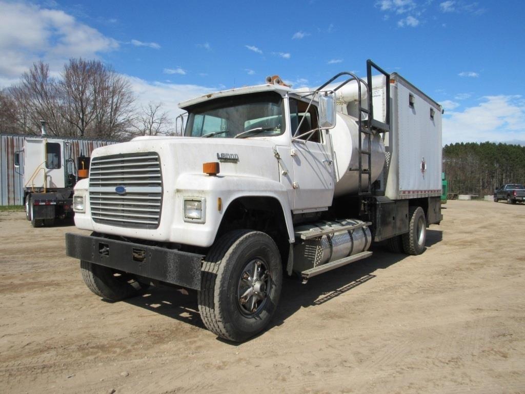 Image of Ford L8000 Primary image