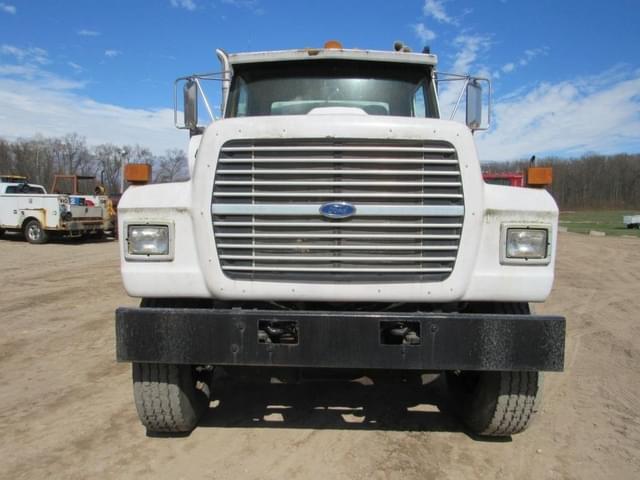 Image of Ford L8000 equipment image 1