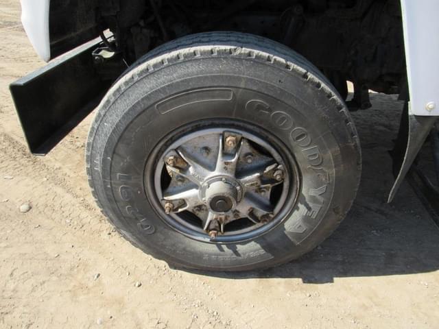 Image of Ford L8000 equipment image 3