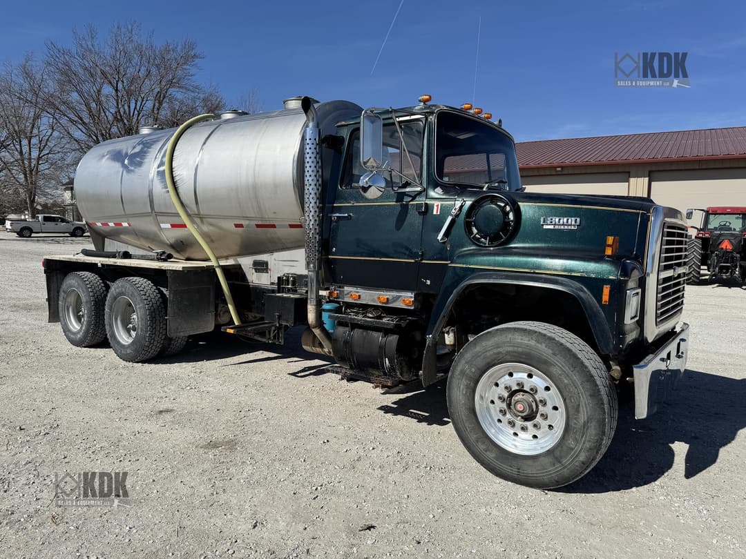 Image of Ford L8000 Primary image