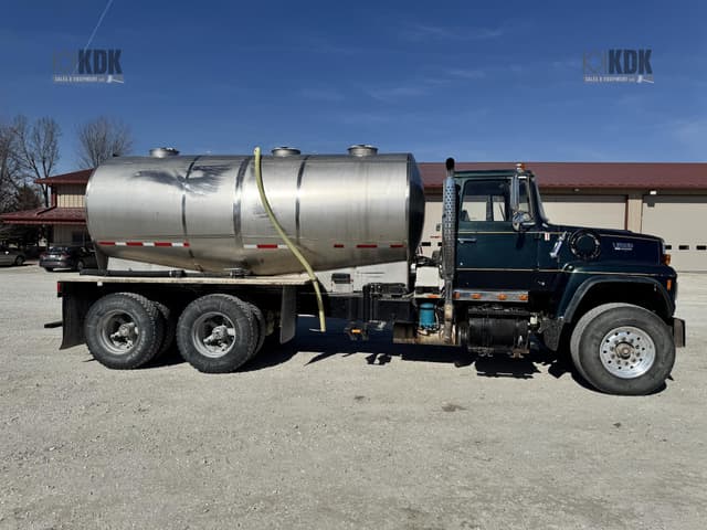 Image of Ford L8000 equipment image 1