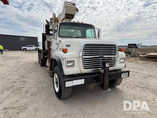 Image of Ford L8000 equipment image 4