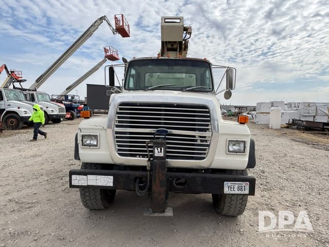 Image of Ford L8000 equipment image 3