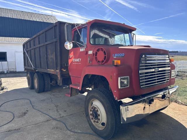 Image of Ford L8000 equipment image 2