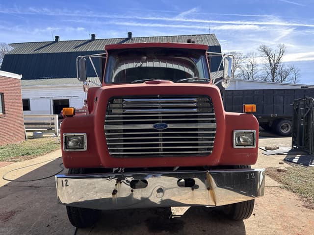 Image of Ford L8000 equipment image 1
