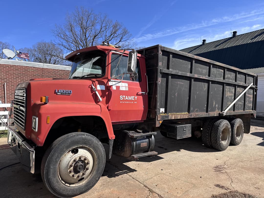 Image of Ford L8000 Primary image