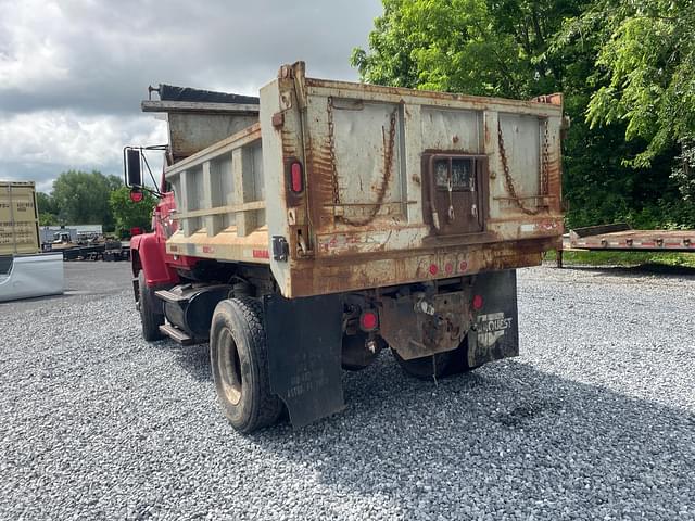 Image of Ford L8000 equipment image 3