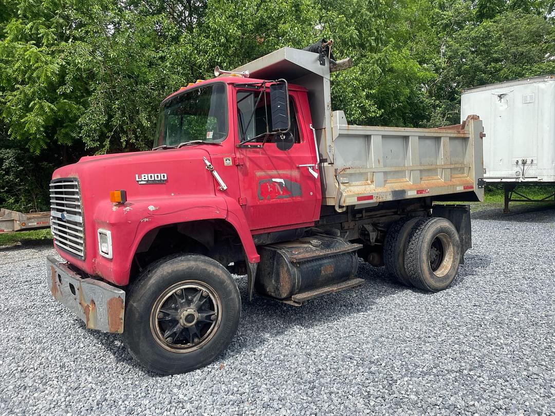 Image of Ford L8000 Primary image