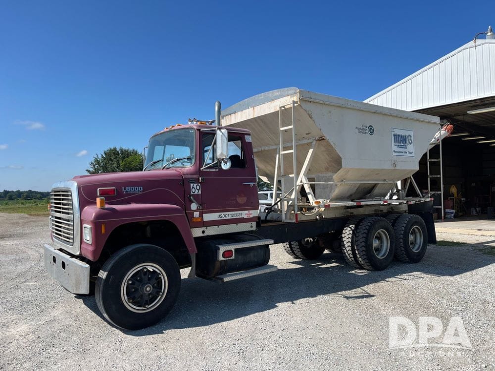 1990 Ford L8000 Equipment Image0