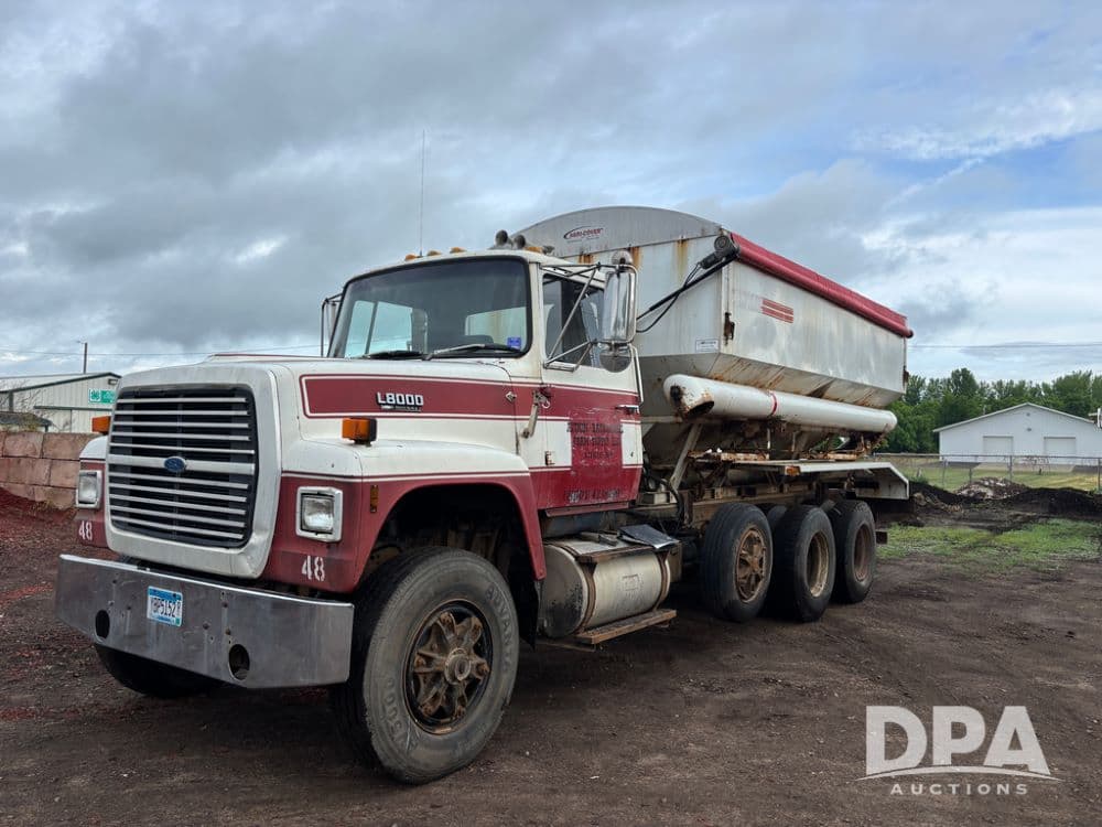 Image of Ford L8000 Primary image