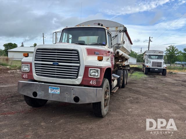 Image of Ford L8000 equipment image 1