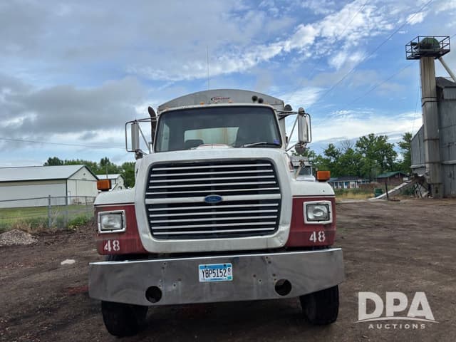 Image of Ford L8000 equipment image 2