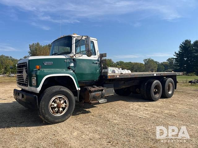 Image of Ford L8000 equipment image 1