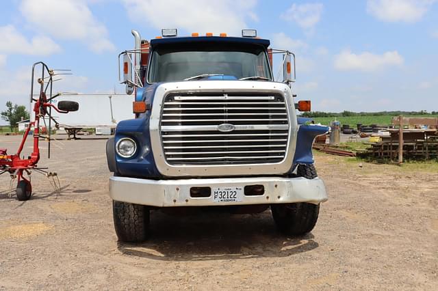 Image of Ford L8000 equipment image 1
