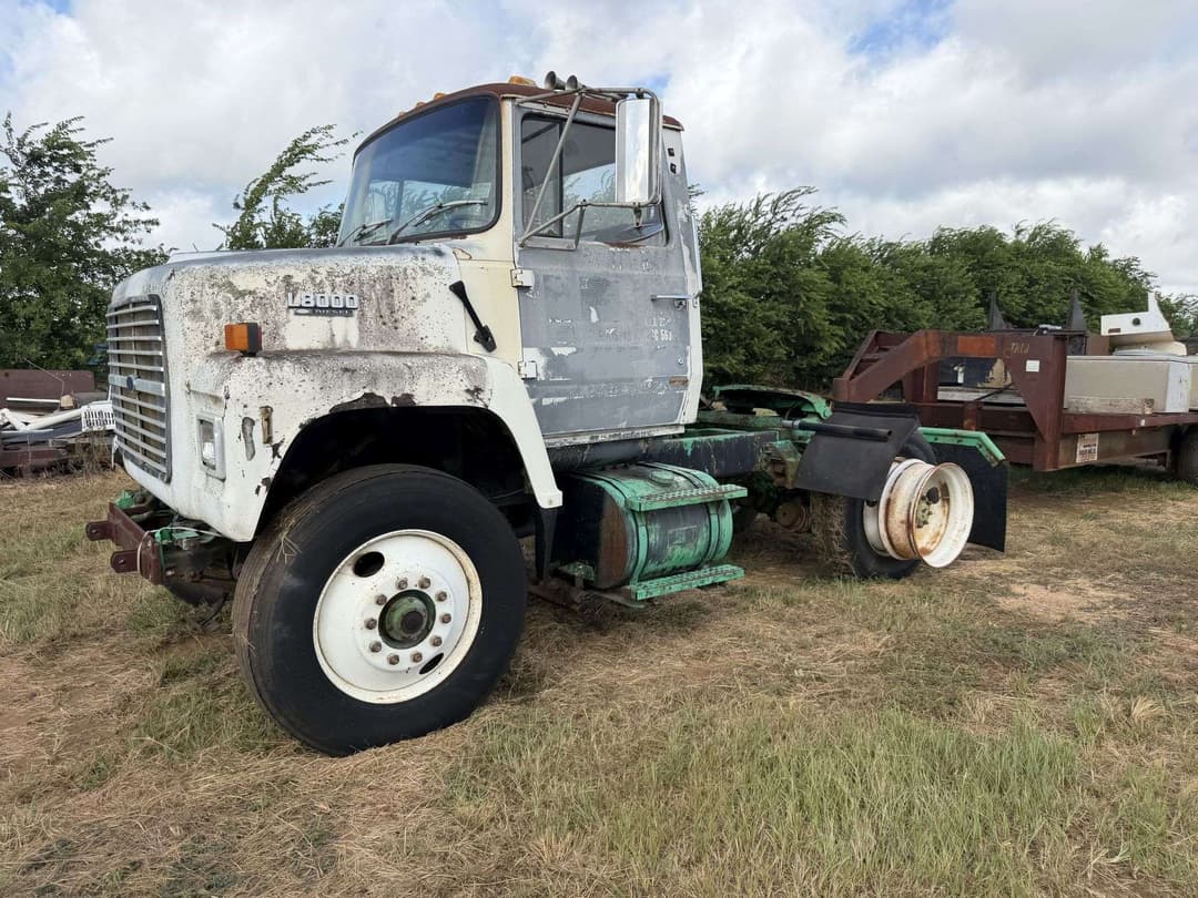 Image of Ford L8000 Primary image