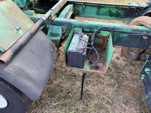 Image of Ford L8000 equipment image 4