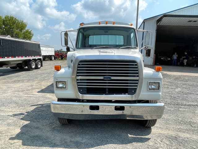 Image of Ford L8000 equipment image 1