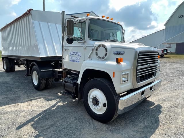 Image of Ford L8000 equipment image 2