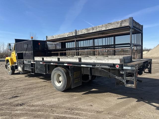 Image of Ford L8000 equipment image 2