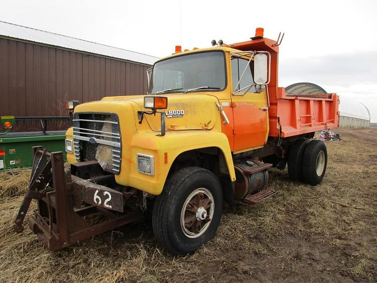 1990 Ford L8000 Equipment Image0