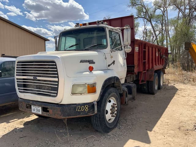 Image of Ford L9000 equipment image 3