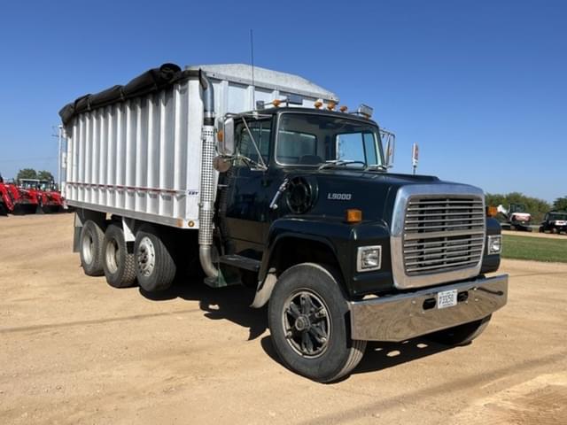 Image of Ford L9000 equipment image 2