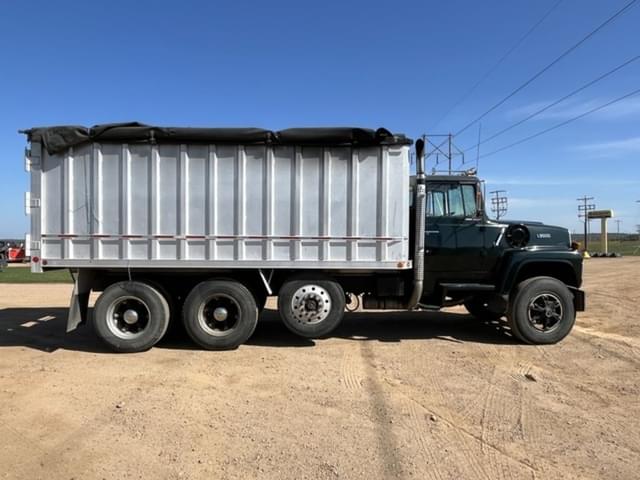 Image of Ford L9000 equipment image 3