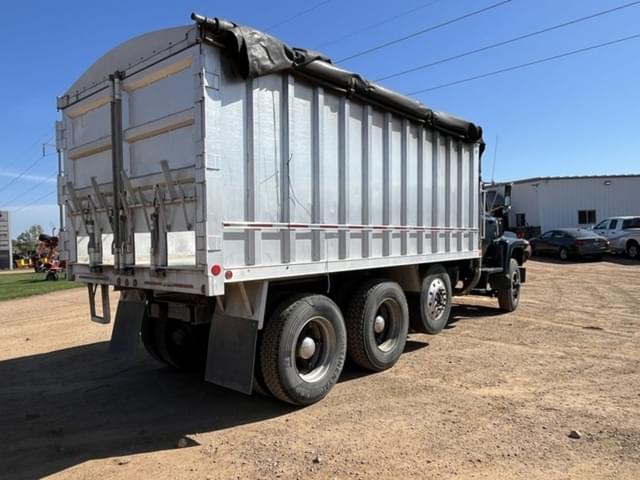 Image of Ford L9000 equipment image 4