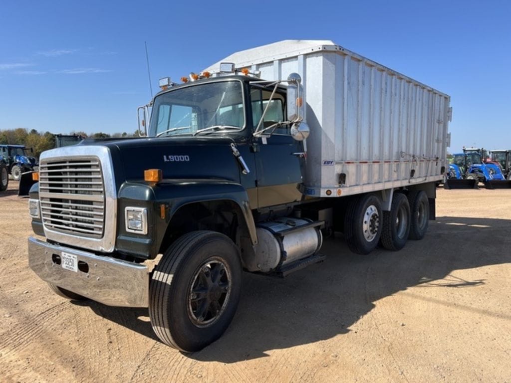 1990 Ford L9000 Equipment Image0