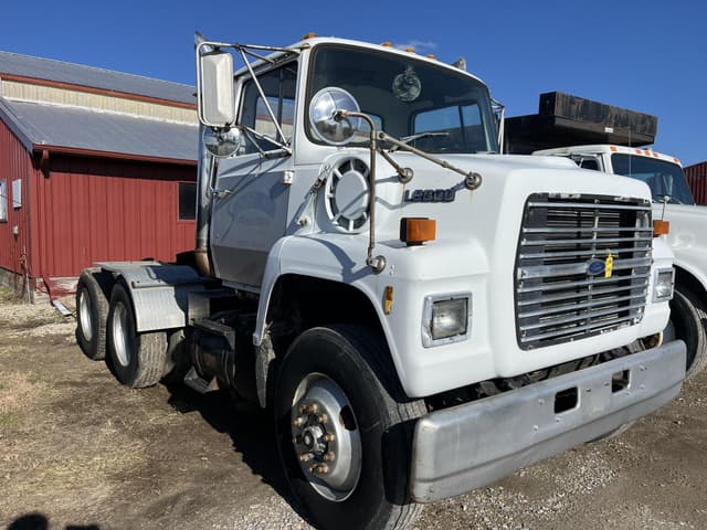 Image of Ford L9000 equipment image 2