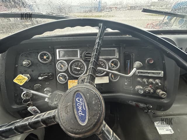 Image of Ford L9000 equipment image 3
