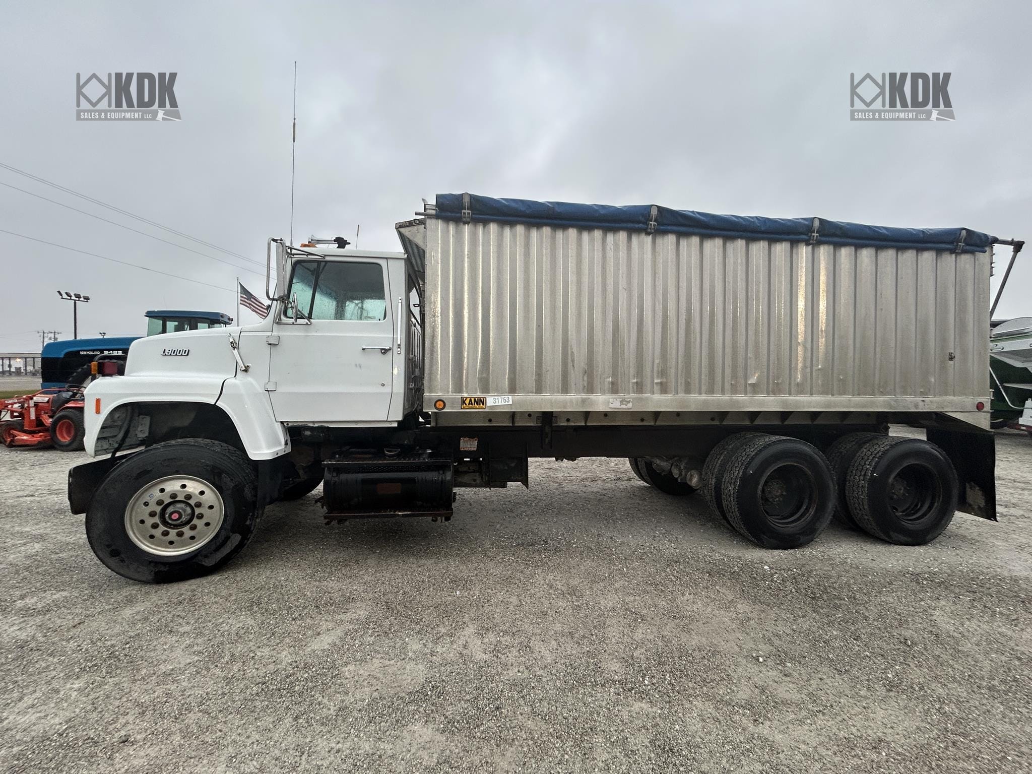 1990 Ford L9000 Equipment Image0