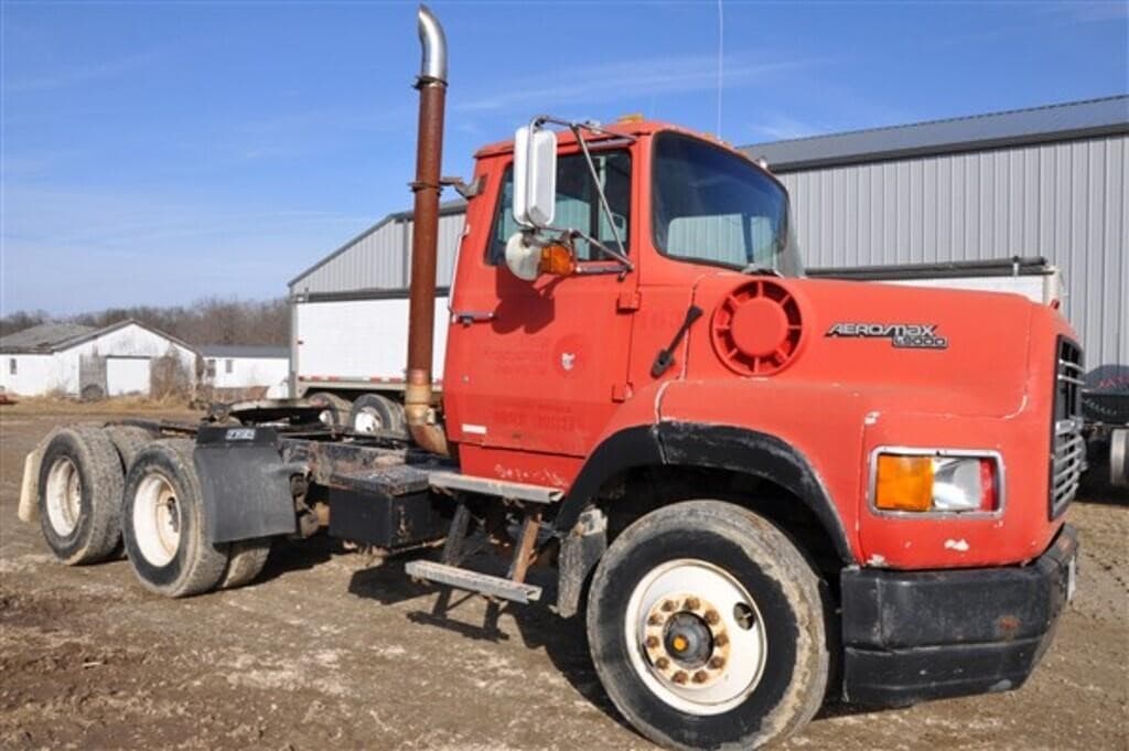 Image of Ford F-9000 Primary image