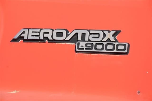 Image of Ford F-9000 equipment image 3