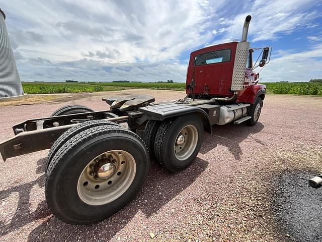 Image of Ford L9000 equipment image 4