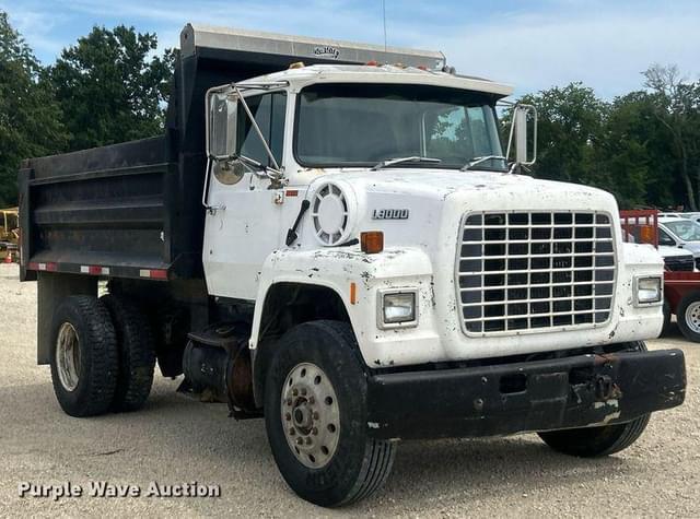 Image of Ford L9000 equipment image 2