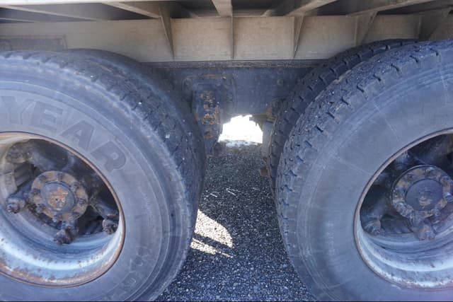 Image of Ford L9000 equipment image 3