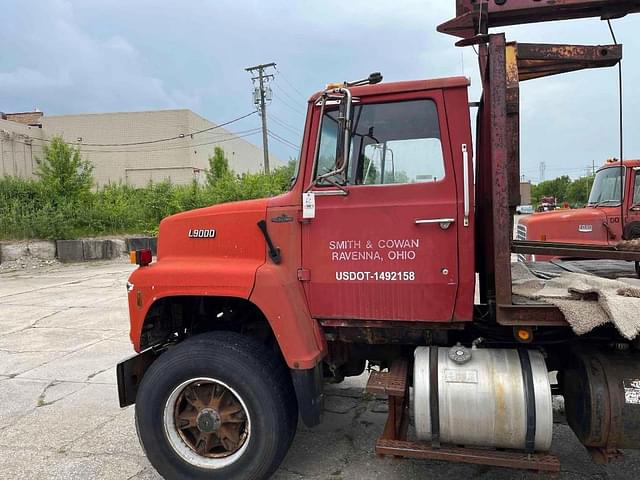 Image of Ford L9000 equipment image 2