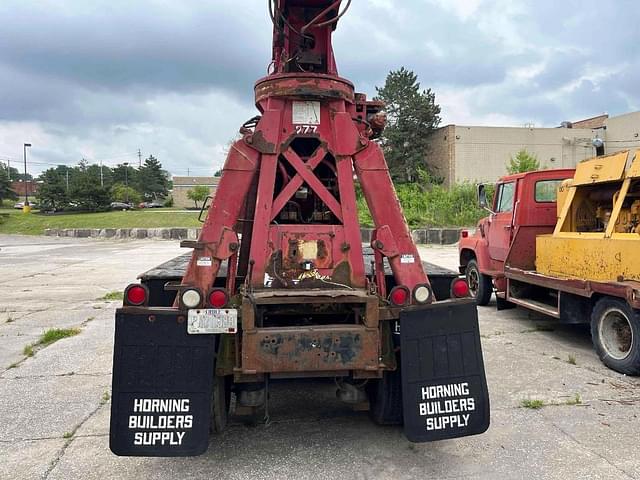 Image of Ford L9000 equipment image 4