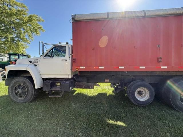 Image of Ford L9000 equipment image 4