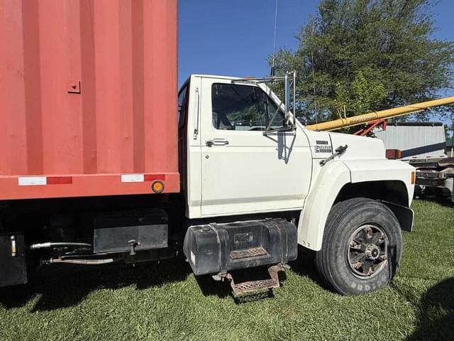 Image of Ford L9000 equipment image 1